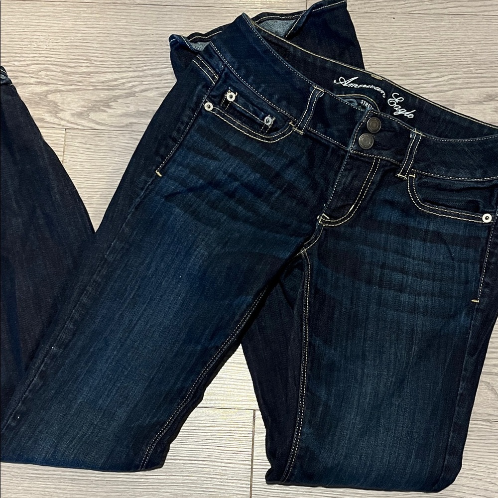 American eagle size 4 low rise boot leg dark wash